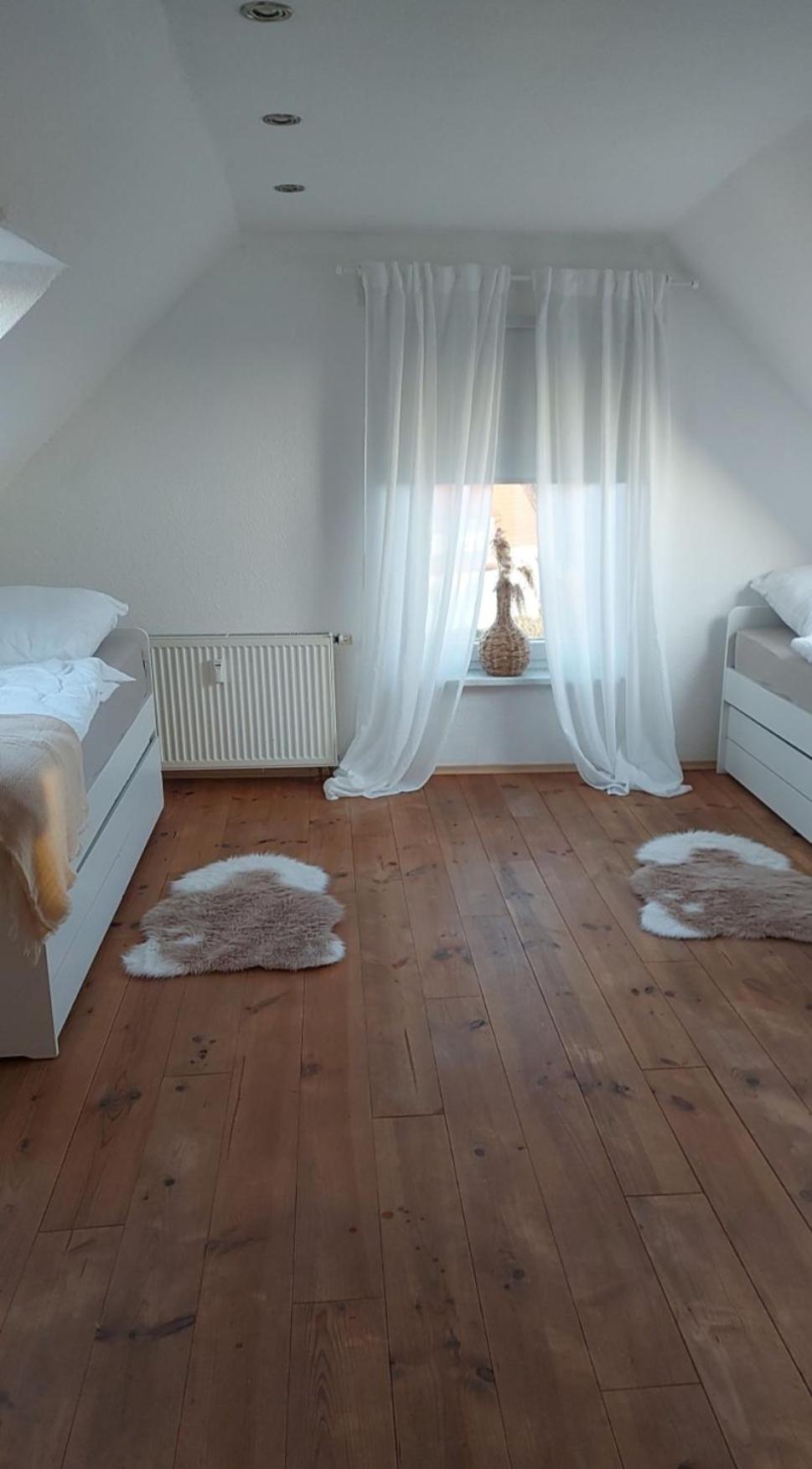 Stilvolle Ferienwohnung Free Parking, Space, Wlan Niestetal Luaran gambar