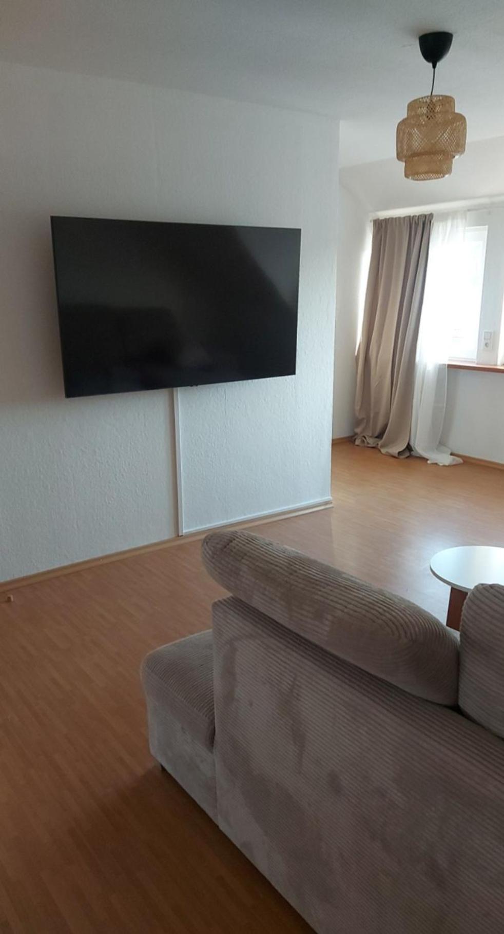 Stilvolle Ferienwohnung Free Parking, Space, Wlan Niestetal Luaran gambar